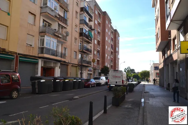 Gran oportunidad en C/ Escultor Rocamora — 25
