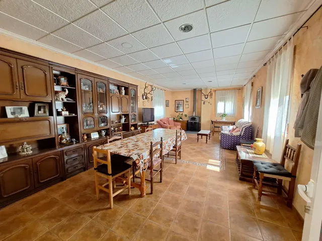 Chalet o casa de campo con piscina · 4.000 m2  · 4 dormitorios · 90 m2 para otra vivienda — 10