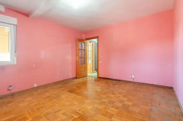 Piso en la estrecha , Oviedo — 28