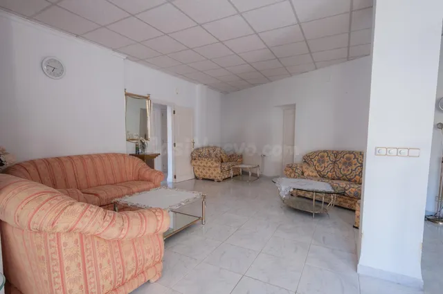 Amplia villa con vistas panorámicas al mar y pista de tenis privada en Calpe — 5