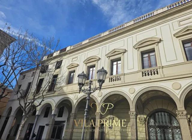 VIVIENDA UNICA EN EDIFICIO EMBLEMATICO NEOCLASICO EN VILASSA - foto 4