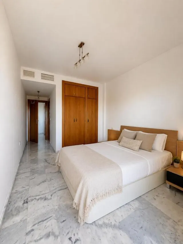 Piso en esquina con vistas al mar y acceso directo a piscina | Torrequebrada — 11