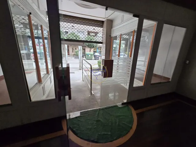 Amplio local comercial en zona de paso — 5