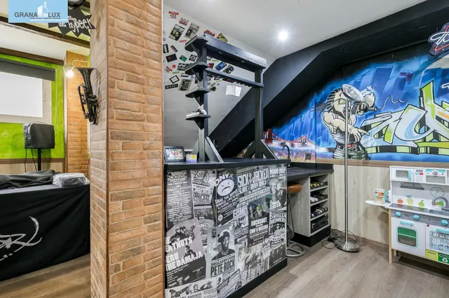 ¡Tu nuevo hogar te espera en Churriana de la Vega! Casa adosada con patio, garaje y futura parada de metro a pocos pasos. — 22