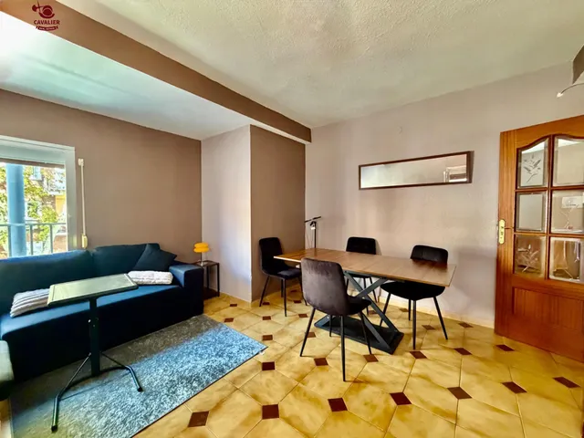 Piso exterior de 88m2 con 4 dormitorios para REFORMA INTEGRAL, con soleado salon comedor con acceso directo a una luminosa terraza exterior y cocina con tendedero,. — 11
