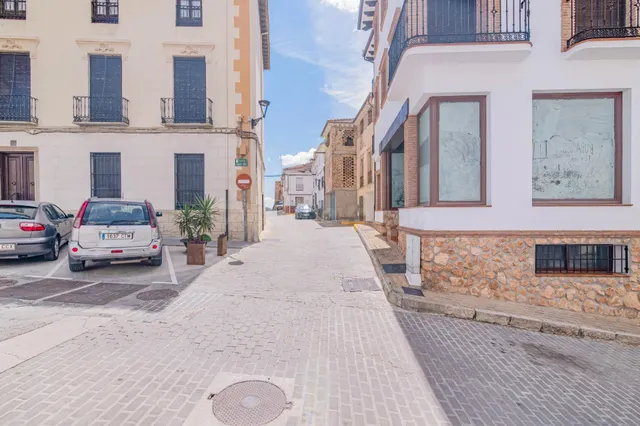 VENTA DEL EDIFICIO MAS BONITO EN EL CENTRO DE ILLORA JUNTO A - foto 3