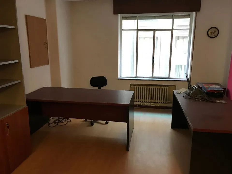 Oficina junto al ayuntamiento