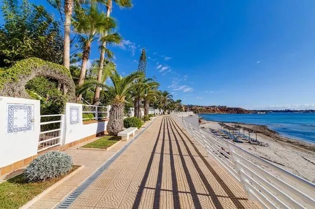 Apartamento junto a la playa de Aguamarina — 22