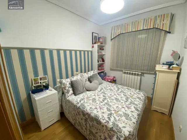 Grupo la Noria VENDE ADOSADO Amueblado y Equipado. Zona Barrio IMAGINALIA — 41