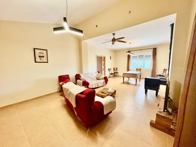 Vivienda en El Campillo con amplia parcela y almacén indepen - foto 3