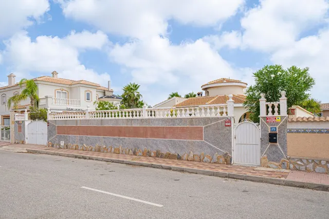 Villa 3 habitaciones 151m² en venta - Doña Pepa — 41