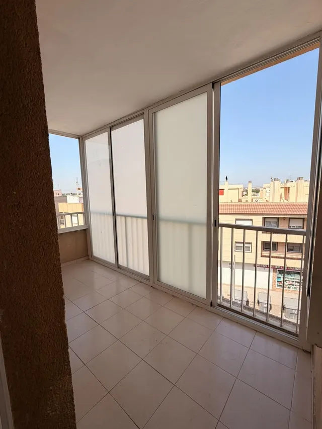 Piso en alquiler con 3 dormitorios, garaje y ascensor — 7