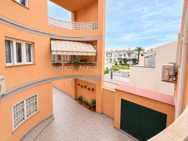 Estudio en venta en Torrevieja, a 700 m de la Playa del Cura - foto 3