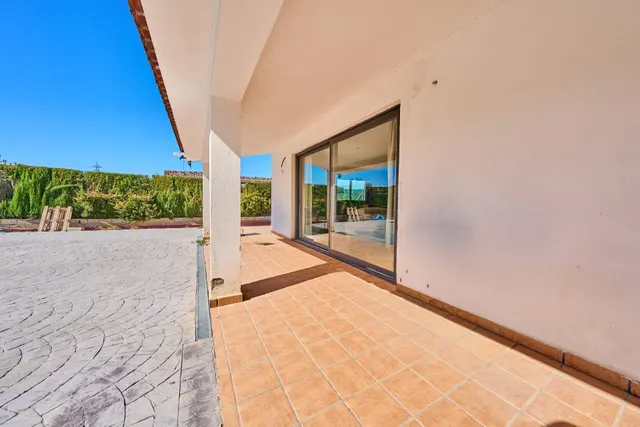 Casa con terreno y piscina en Churriana de la vega — 21