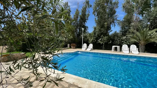 VENTA CASA CON TERRENO, PISICINA Y RESTAURANTE. — 30
