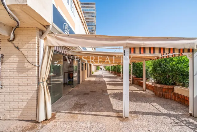 Local reformado con licencia de bar-restaurante listo para a - foto 4