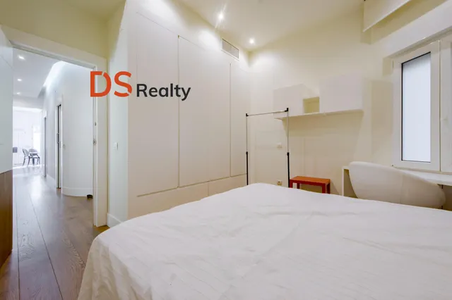 Ds realty presenta | vivienda exterior con tres balcones y terraza frente al templo de debod — 13