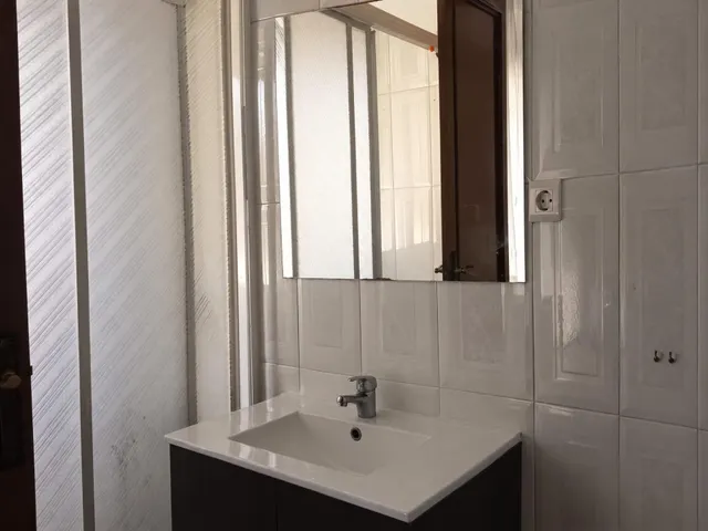 Amplio piso de 4 habitaciones y dos baños, 159m2, cuarto piso con ascensor, en el centro de Huelva — 13