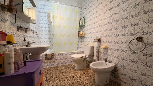 Piso de 3 dormitorios y 2 baños para reformar a 150 m de la Playa del Acequión — 13