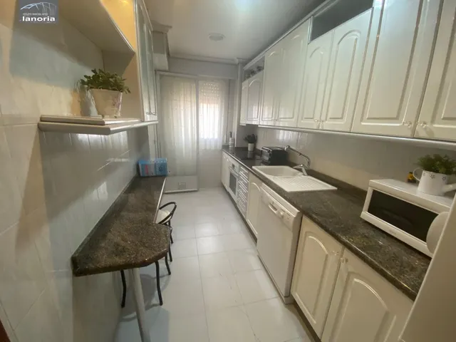 Grupo la Noria VENDE amplio piso SIN ascensor. 4 hab, 2 Baños. Completamente AMUEBLADO y EQUIPADO. — 17