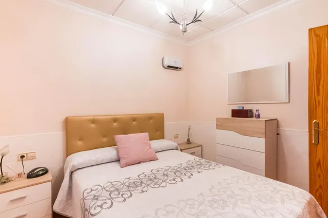 Casa con garaje, terraza y mucho potencial en los ramos — 15