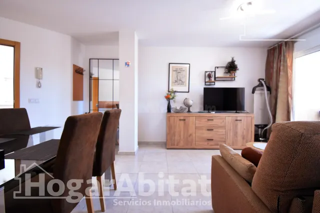 ¡OPORTUNIDAD! SEMINUEVO Y ACOGEDOR CON ASCENSOR Y TERRAZA - foto 2