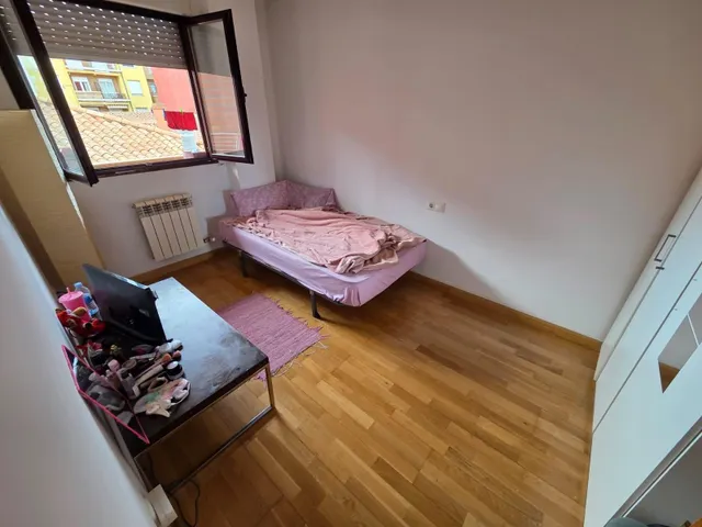 SE VENDE APARTAMENTO EN EL CENTRO DE VALENCIA DE DON JUAN, COCINA, SALÓN, 2 HAB., 2 BAÑOS, ASCENSOR, TRASTERO Y PLAZA DE GARAJE. — 2
