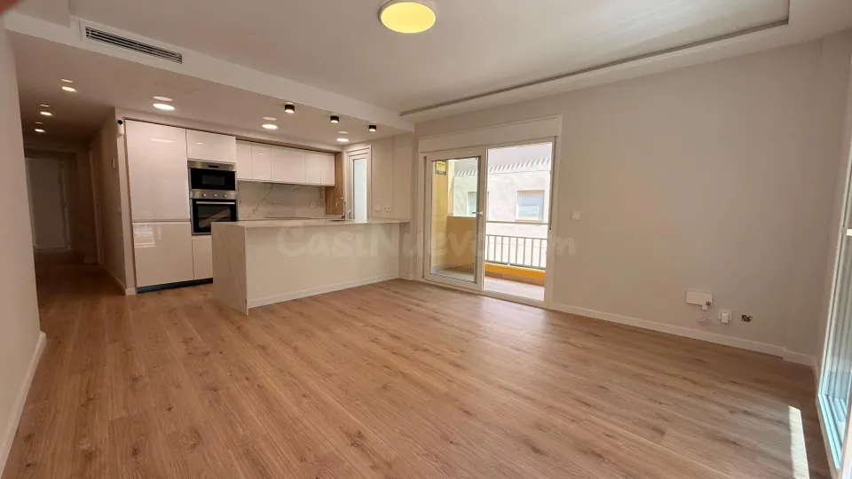 Apartamento reformado en Fuengirola, segunda línea de playa junto al puerto con licencia turística