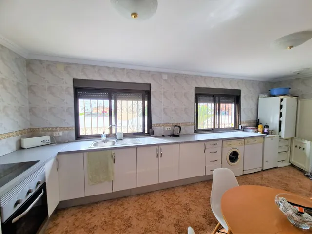 PRECIOSO CHALET CON PISCINA, CASA DE INVITADOS Y GRANDES TERRAZAS JUNTO A LLÍRIA — 8