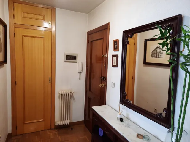 Amplio piso en el centro de la ciudad con 3 dormitorios y plaza de garaje — 8