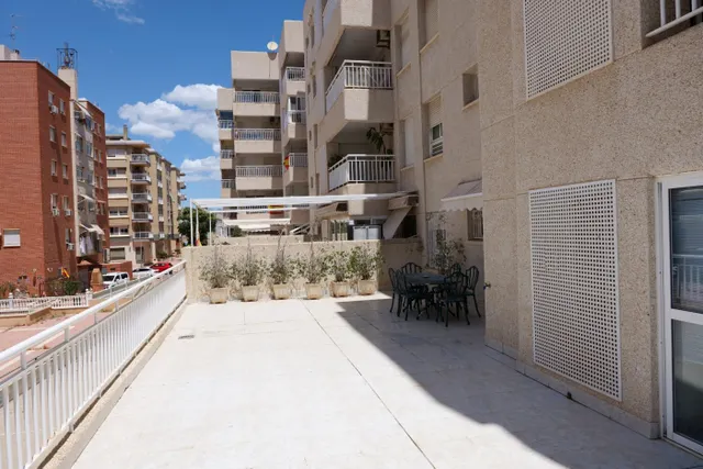 Amplio Piso con Terraza y Vistas al Mar — 28