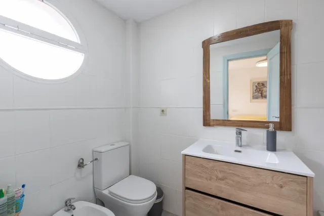 Casa independiente con piscina en La Zubia. — 23