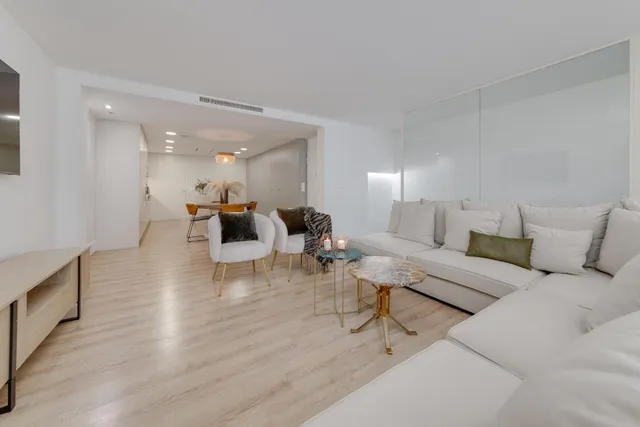 EXCLUSIVA VIVIENDA DE 250M2 EN DOS PLANTAS, CENTRICA Y A 200M DE LA PLAYA DEL CURA — 11