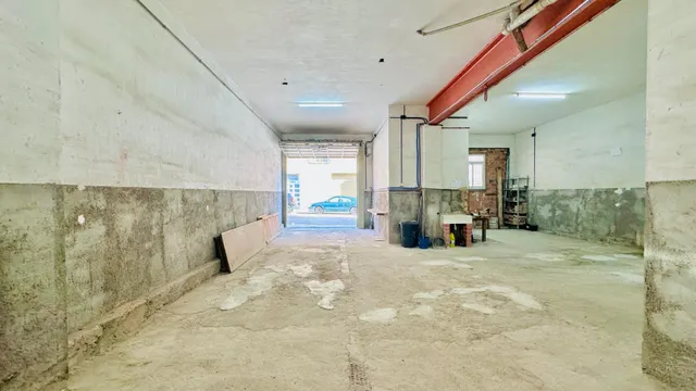 Local diáfano con acceso para vehículos en Terrassa — 13