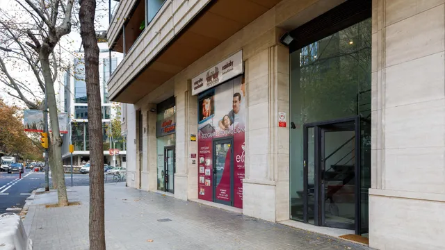 Local comercial 74m² en alquiler - Eixample — 3