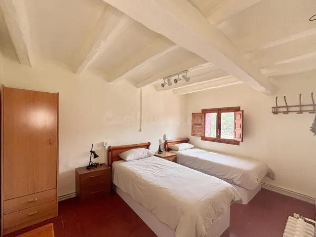 Masía catalana con encanto en entorno natural, lista para entrar a vivir o invertir como alojamiento rural — 17