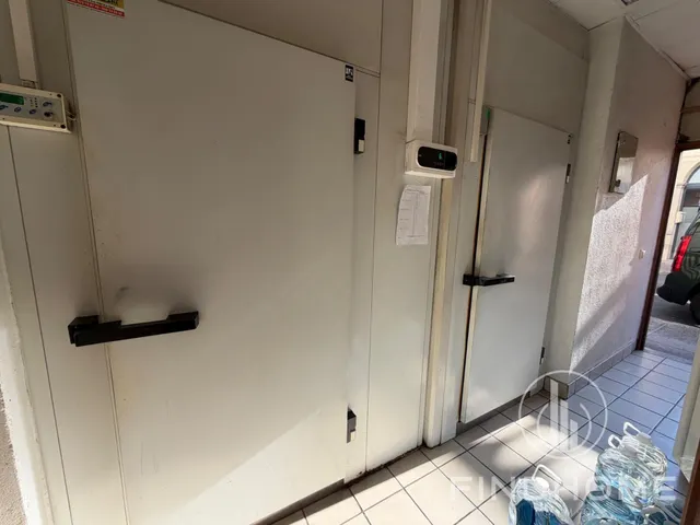 Negocio 303m² en venta - Centro — 13