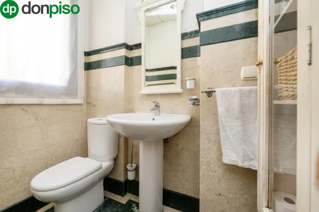 ESPECTACULAR CASA ADOSADA CON PISCINA INDEPENDIENTE — 12