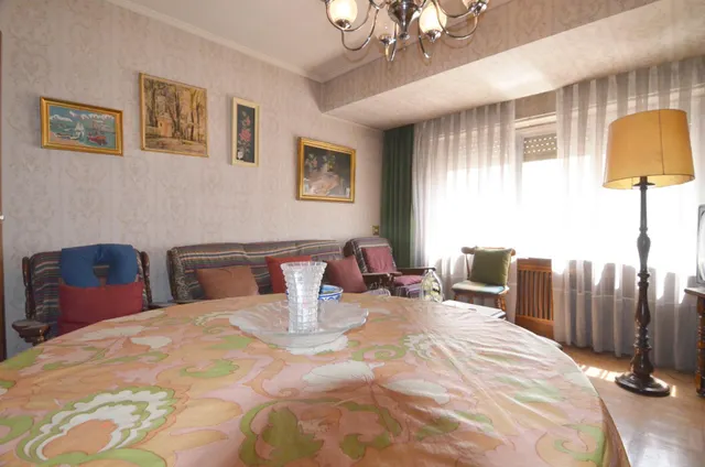 Urbis te ofrece un piso en venta en zona San Juan, Salamanca. — 46