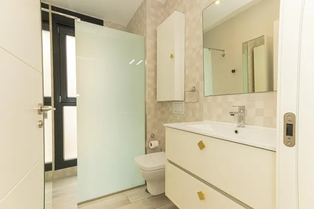 VILLA DE 3 DORMITORIOS Y 3 BAÑOS CON PISCINA EN LOMAS DE CABO ROIG, ORIHUELA COSTA — 28