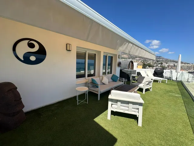 1ª Línea Playa Fuengirola - Super Atico 2 Dormitorios, Vistas al mar y Piscina, Gran Terraza, Sauna — 25