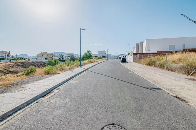 TERRENO EDIFICABLE EN LA ZUBIA - foto 2