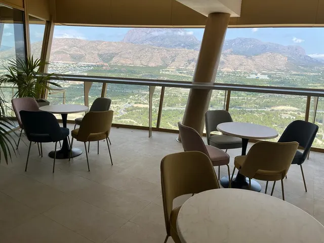 Se vende precioso apartamento en Benidorm con 2 dormitorios, parking y trastero — 38