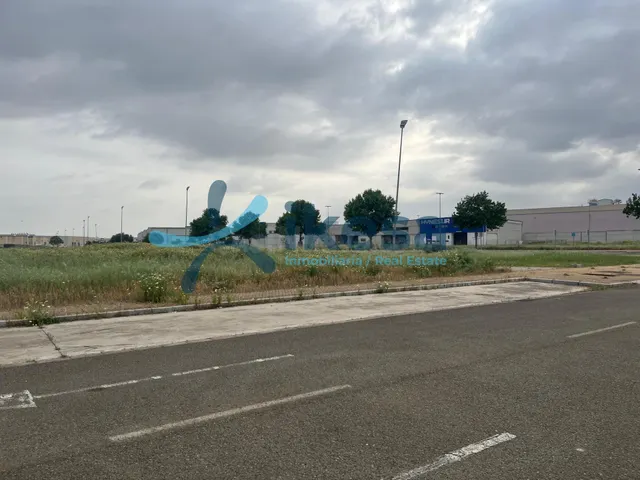 Venta de Suelo Urbano Terciario en Alcalá de Guadaíra (Sevil - foto 2