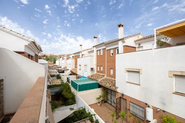 ESPECTACULAR VIVIENDA ADOSADA DE 4 DORMITORIOS CON SÓTANO, TERRAZAS Y PATIO EN GRANADA — 29