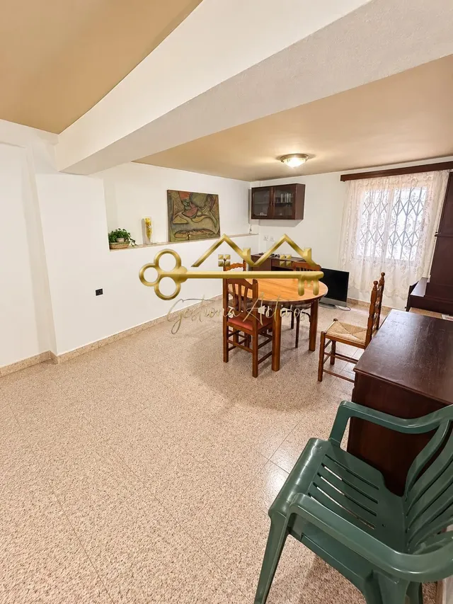 ENCANTADORA CASA DE PUEBLO CON PATIO Y MUCHO ENCANTO — 2