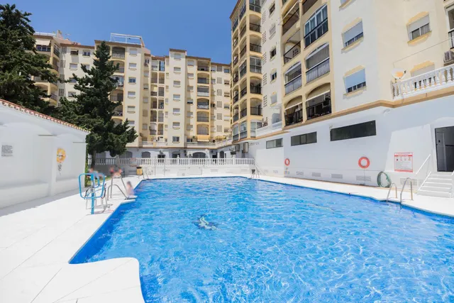 Amplio y céntrico ático con terraza y vistas al mar en Fuengirola — 3