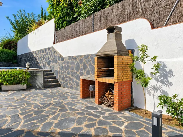 Casa con piscina privada, jardín y porche en Can Sors — 46