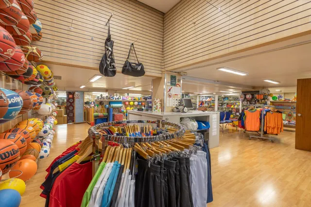 Amplio local comercial en una de las zonas más consolidadas de Granada con salida a dos calles — 6