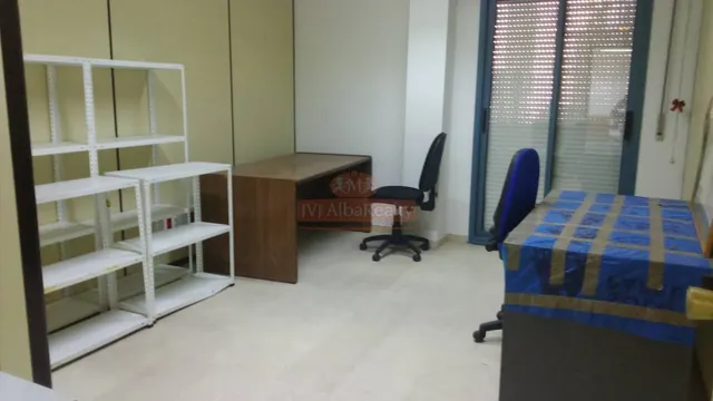 SE ALQUILA O SE VENDE ENTREPLANTA EN LA MEJOR CALLE DE ALBACETE — 5